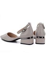 Dámske lodičky na klinoch s opaskom béžovej farby Vinceza 62278