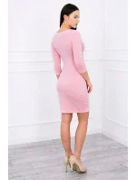 Priliehavé šaty s prestrihom pod prsiami v púdrovo ružovej farbe Priliehavé šaty s prestrihom pod prsiami v púdrovo ružovej farbe