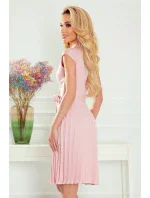WENDY - Dámske plisované šaty v púdrovo ružovej farbe s preloženým obálkovým výstrihom 385-1