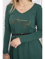 Šaty s ozdobným pásikom a nápisom tmavo zelené