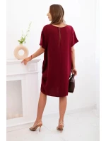 Šaty s vreckami a príveskom tmavej bordovej farby