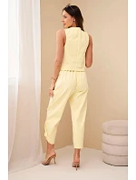 Dámsky elegantný set s vestou a nohavicami na gombíky žltej farby