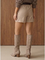 Elegantné dámske šortky s opaskom, béžové, FashionStreet SY0595 Elegantné dámske šortky s opaskom, béžové, FashionStreet SY0595