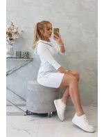 Šaty s kapucňou a vreckami biele