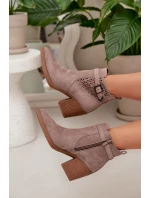 Dámské perforované kotníkové boty na podpatku s perforovaným vzorem a zlatým sponou tmavě béžové Deloriah