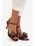 Lakierowane Sandały Na Szpilce Z Kokardą Czekoladowe Noliva