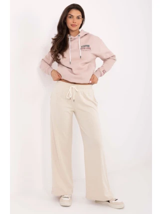 Tepláky model 218245 Relevantnosť