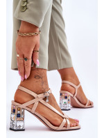 d&A Béžové lakované sandále s ozdobným podpätkom
