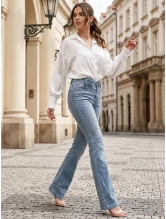 Dámske džínsové zvonové nohavice s kvetom FLOWERSSE modré FashionStreet UY2677 Dámske džínsové zvonové nohavice s kvetom FLOWERSSE modré FashionStreet UY2677