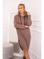 Šaty s kapucňou a bočným rázporkom mocca
