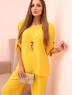Dámska súprava s blúzkou s náhrdelníkom a širokými nohavicami žltá