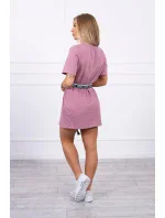 Šaty s ozdobným pásikom tmavo ružové Šaty s ozdobným pásikom tmavo ružové