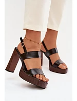 Sandále na podpätku model 226116 Vykročte štýlovo
