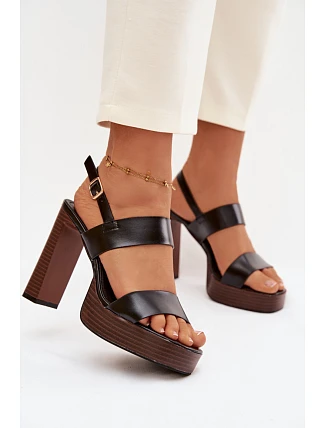 Sandále na podpätku model 226116 Vykročte štýlovo
