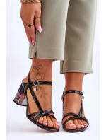 Lakierowane Sandałki Na Ozdobnym Słupku D&A CR-232 Czarne