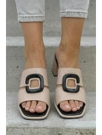 Dámské pantofle s výřezem a přezkou na podpatku Vinceza 62284 Béžové