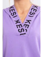 Šaty s kapucňou a potlačou fialovej