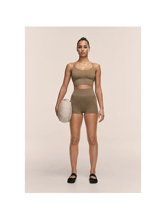 Dámske tréningové legíny CASALL Shiny Seamless Rib Hotpants, zelená farba Dámske tréningové legíny CASALL Shiny Seamless Rib Hotpants, zelená farba