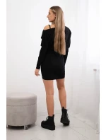 Šaty so zdobením na ramenách čiernej