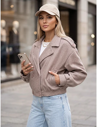 Krátky dámsky dvojradový kabát v béžovej farbe FashionStreet TY6025 Krátky dámsky dvojradový kabát v béžovej farbe FashionStreet TY6025