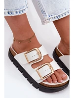 Lakované dámské pantofle Ploché se zlatými sponami Lee Cooper LCW-26-35-4460L bílé