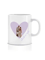 Personalizovaný klasický biely keramický hrnček s objemom 300 ml s výrezom pre fotografiu na pozadí