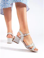 Praktické sivé a strieborné dámske sandále na širokom podpätku Praktické sivé a strieborné dámske sandále na širokom podpätku