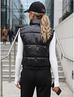 Krátka dámska vesta z ekologickej kože, čierna, FashionStreet TY5733 Krátka dámska vesta z ekologickej kože, čierna, FashionStreet TY5733