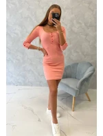 Marhuľové šaty s výstrihom na gombíky