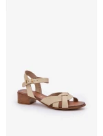 Sandále na podpätku model 210706 Vykročte štýlovo