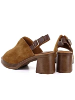 Dámske semišové kožené sandále na podpätku Vinceza 26-39995