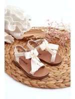 Lakierowane Sandałki Dziecięce Z Kokardką Na Rzep Jasnobeżowe Joratia