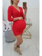 Priliehavé šaty s výrezom pod prsiami červenej farby Priliehavé šaty s výrezom pod prsiami červenej farby
