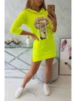 Šaty s dlhším chrbtom a farebnou neónovou potlačou