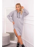 Šaty s kapucňou a bočným rázporkom šedej