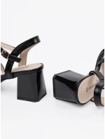 Klasické dámske sandále čiernej farby na širokom podpätku Klasické dámske sandále čiernej farby na širokom podpätku