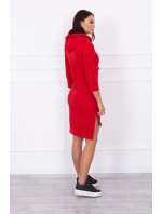 Šaty s dlhším chrbtom a farebnou červenou potlačou