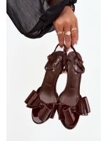 Lakierowane Sandały Na Szpilce Z Kokardą Czekoladowe Noliva