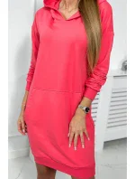 Malinové šaty s kapucňou