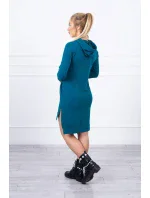 Šaty s dlhším chrbtom a farebnou potlačou marine