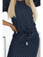 13-157 Športové šaty s viazaním a vreckami - džínsové s malými bodkami