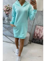 Šaty s kapucňou v mätovej farbe