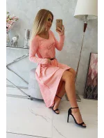 Šaty s ozdobným pásikom a nápisom apricot