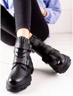 Pohodlné dámske čierne členkové topánky na plochom podpätku Pohodlné dámske čierne členkové topánky na plochom podpätku