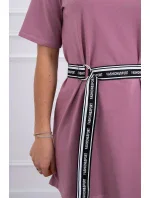 Šaty s ozdobným pásikom tmavo ružové Šaty s ozdobným pásikom tmavo ružové