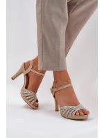 Sandále na podpätku model 210697 Vykročte štýlovo