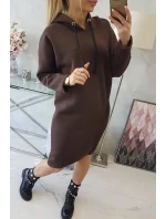 Šaty s kapucňou a bočným rázporkom hnedé